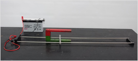 מעבדת הדגמות - חשמל ומגנטיות - הדגמה מס' 105 - מסילה אלקטרומגנטית עם מגנט פרסה