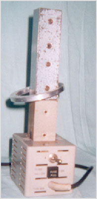 מעבדת הדגמות - חשמל ומגנטיות - הדגמה מס' 78 - חוק לנץ - טבעת על סליל עם ליבה