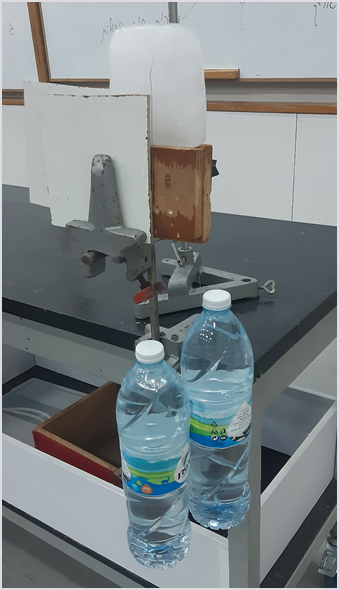 מעבדת הדגמות - נוזלים וגזים - הדגמה מס' 49 - חיתוך קרח תחת לחץ
