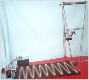 מעבדת הדגמות - מכניקה - הדגמה מס' 127 - תנודה הרמונית - רישום בחול
