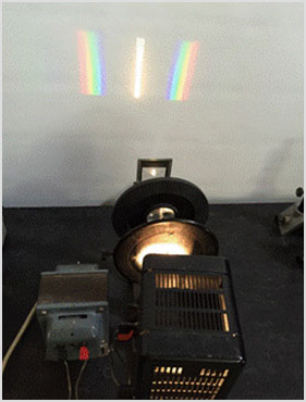 מעבדת הדגמות - פיזיקה מודרנית - הדגמה מס' 1 - נפיצה בסריג - ספקטרום רציף של נורת להט
