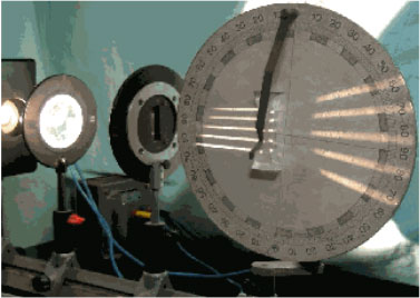 מעבדת הדגמות - גלים, אור ואופטיקה - הדגמה מס' 61 - אופטיקה גיאומטרית – אופטיקה גיאומטרית – עדשה קעורה מפזרת