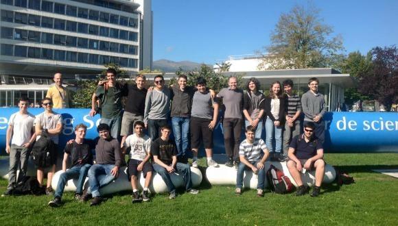 משלחת תלמידים בתכנית לטיפוח מדעני וממציאי העתיד שבה מביקור במאיץ החלקיקים CERN שבשוויץ